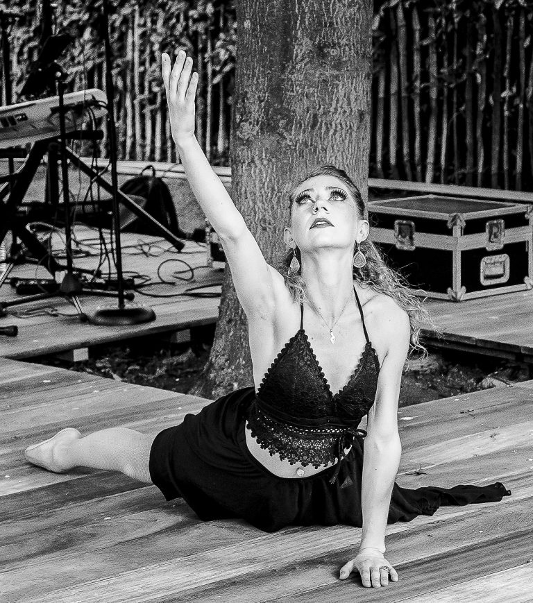 3 groupies pour 1 pianiste